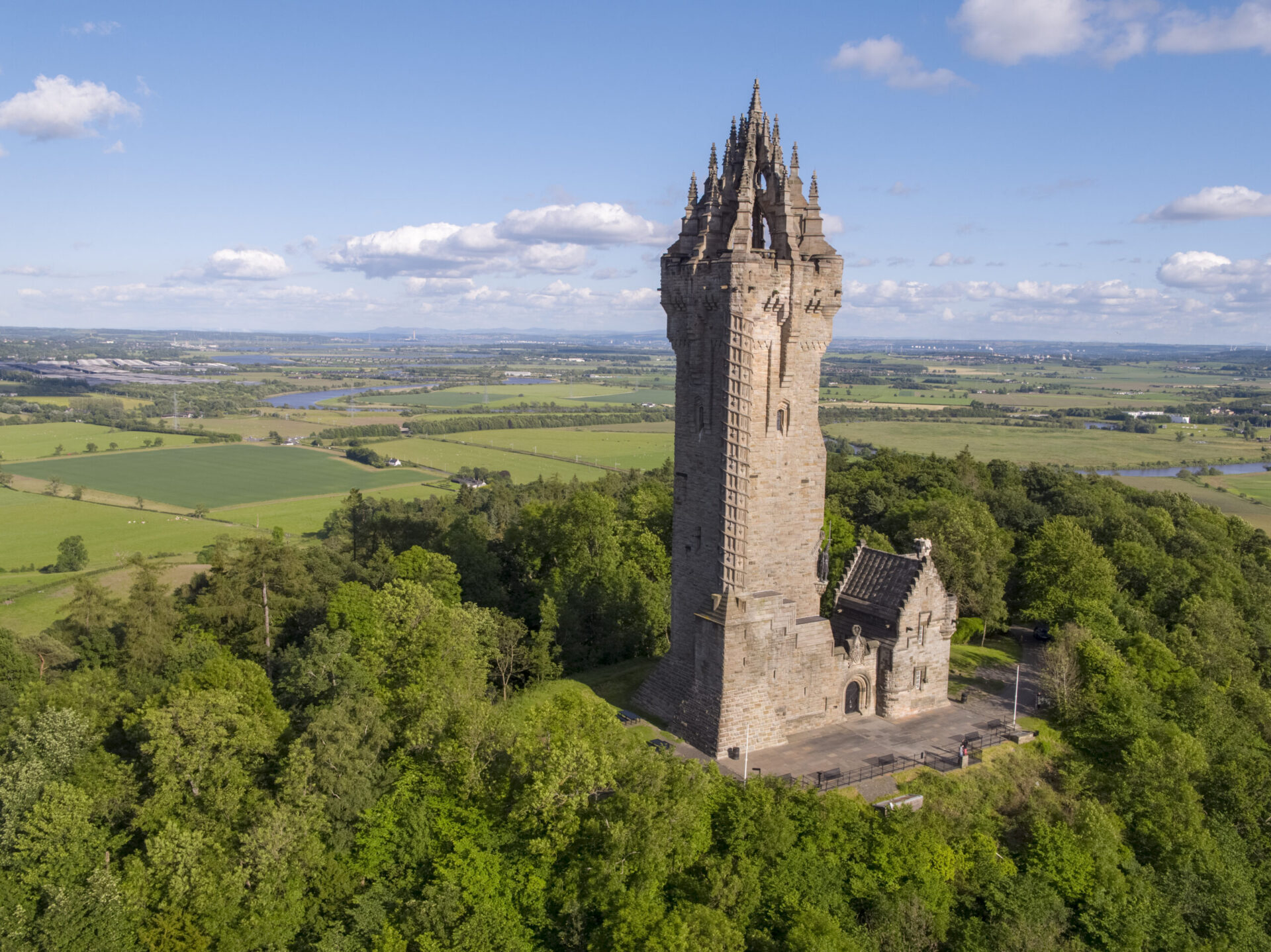 The Wallace Monument in Scotland used on the Ian Fraser painters and decorators across Scotland website.